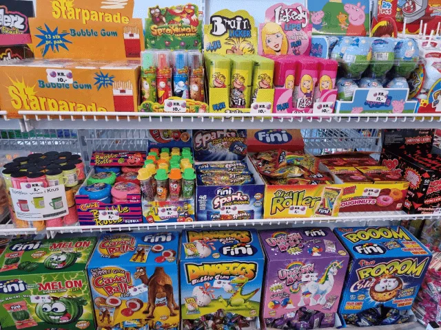 Schappen met snoep