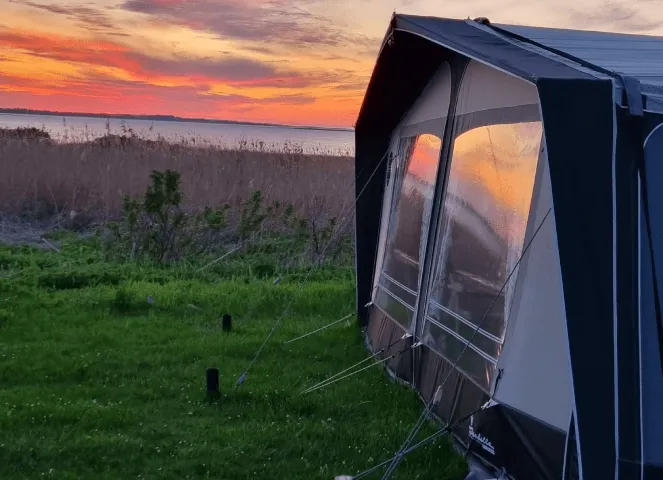 Caravan met uitzicht over de Limfjord