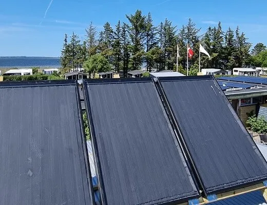 Zonnecollectoren op het dak