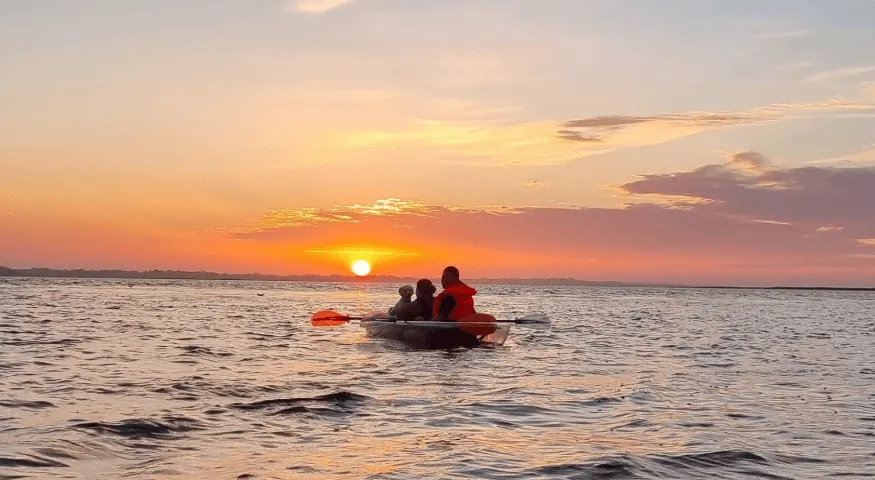 Zonsondergang vanaf het water