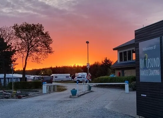 Zonsopgang bij de slagboom