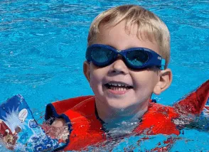 Svømning i poolen