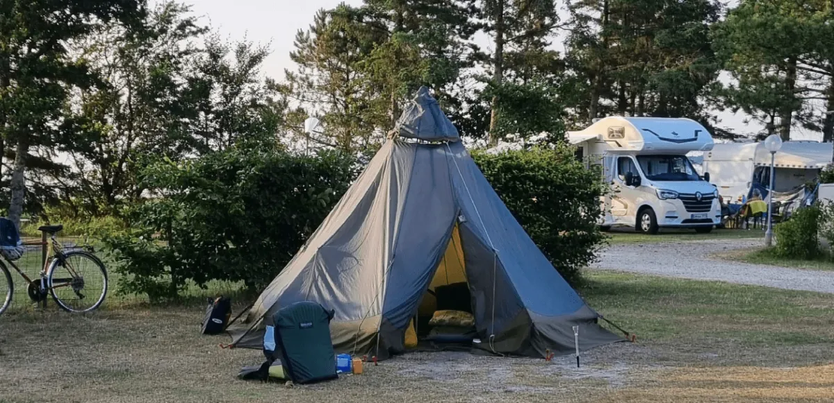 Tent op het tentenveld